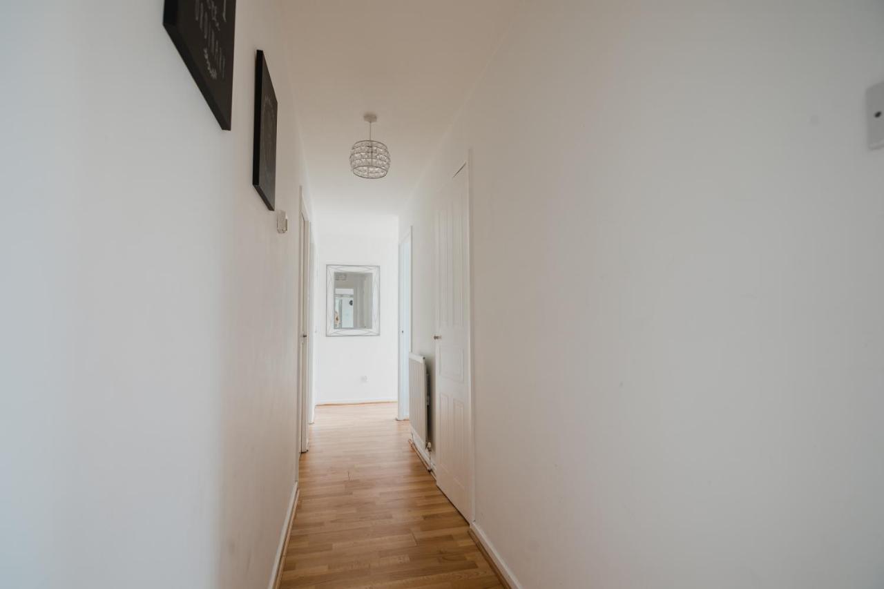 Hullidays Victora Dock- Refurbished 2024 Apartment